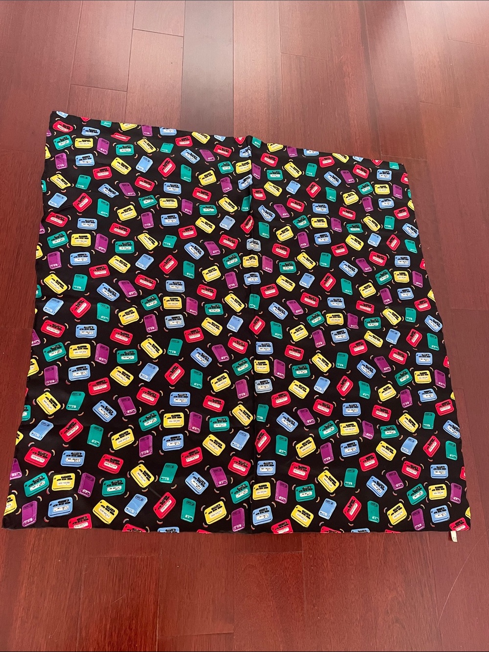 100% Silk Vintage 1990s silk scarf
Retro style